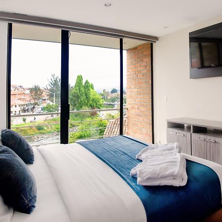 Hotel & Suites En Cuenca, Venue Batan Extérieur photo