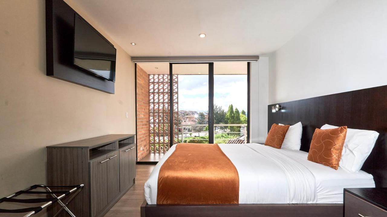Hotel & Suites En Cuenca, Venue Batan Extérieur photo