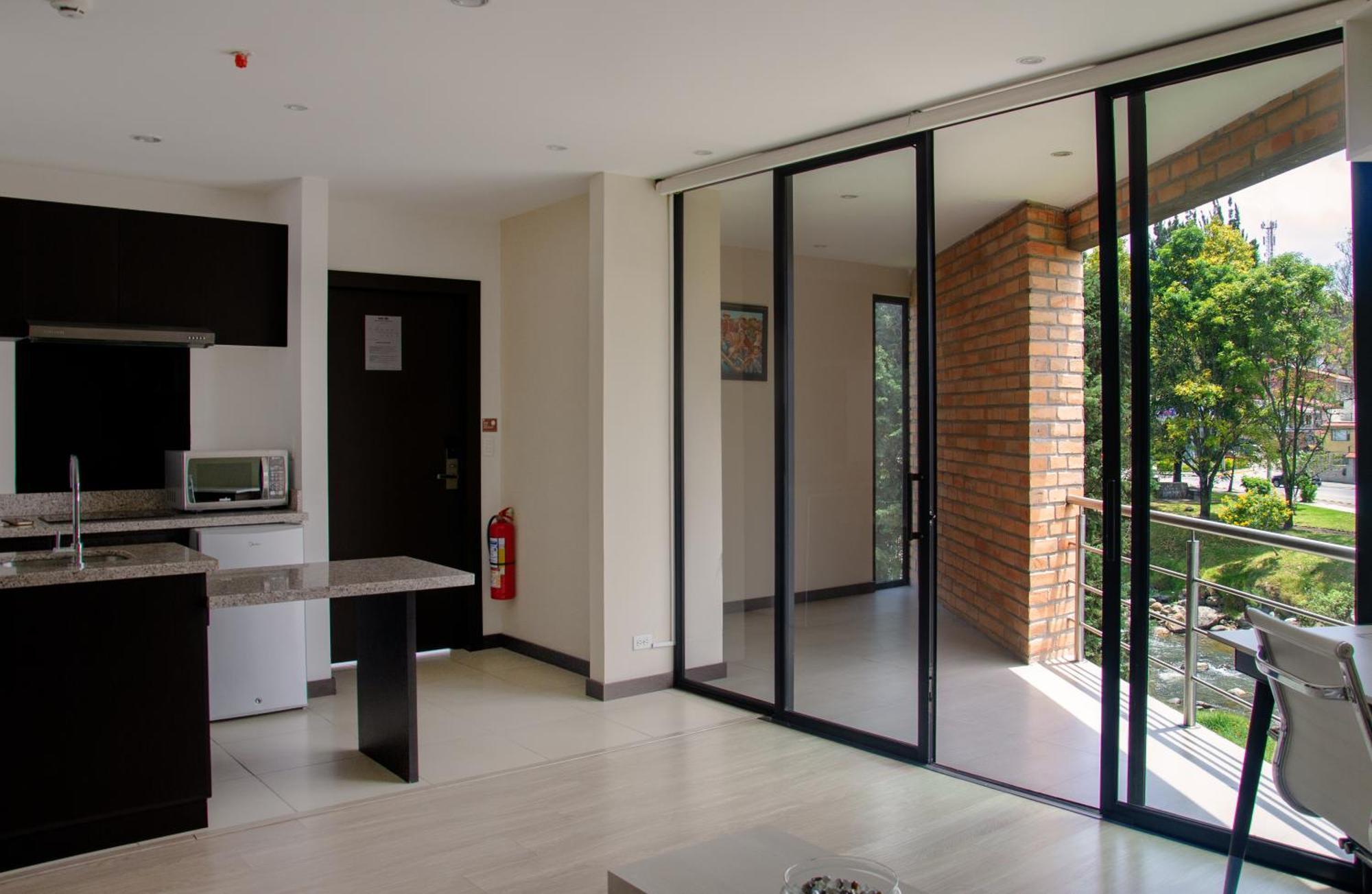 Hotel & Suites En Cuenca, Venue Batan Extérieur photo